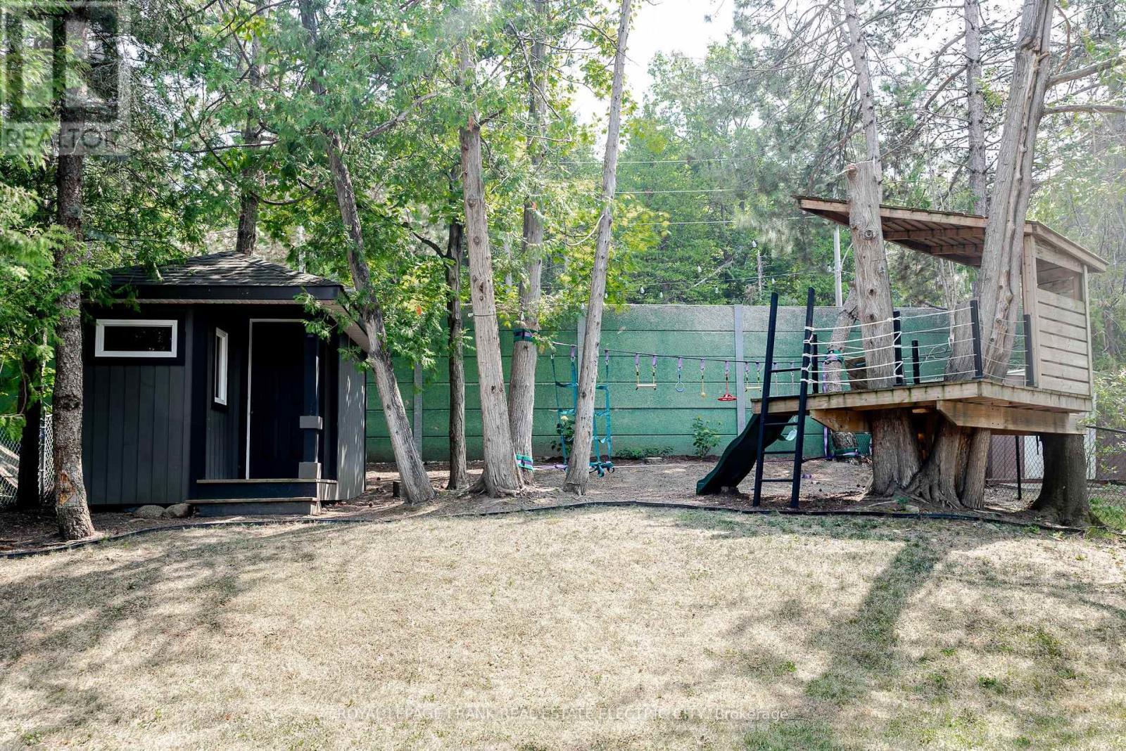 












1255 BRIDLE DRIVE

,
Peterborough West (North),




Ontario
K9J7J7

