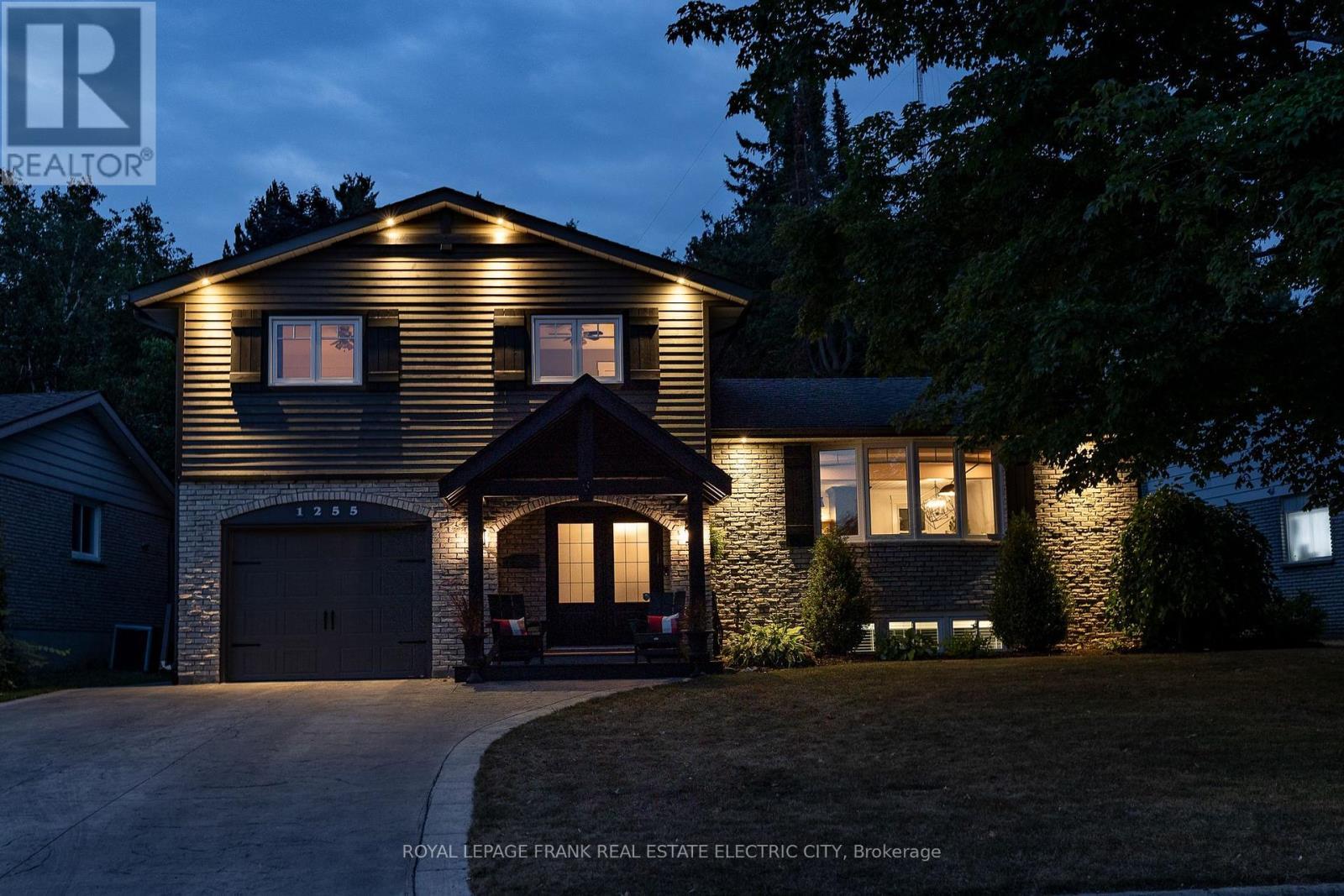 












1255 BRIDLE DRIVE

,
Peterborough West (North),




Ontario
K9J7J7

