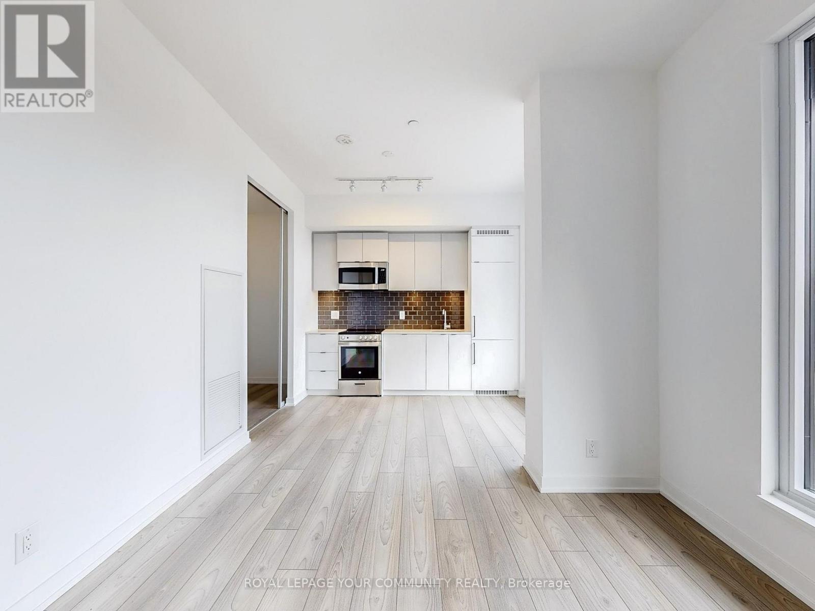 












517 - 285 DUFFERIN STREET

,
Toronto,




Ontario
M6K0J2

