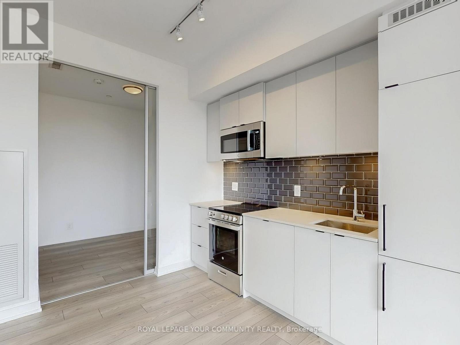 












517 - 285 DUFFERIN STREET

,
Toronto,




Ontario
M6K0J2

