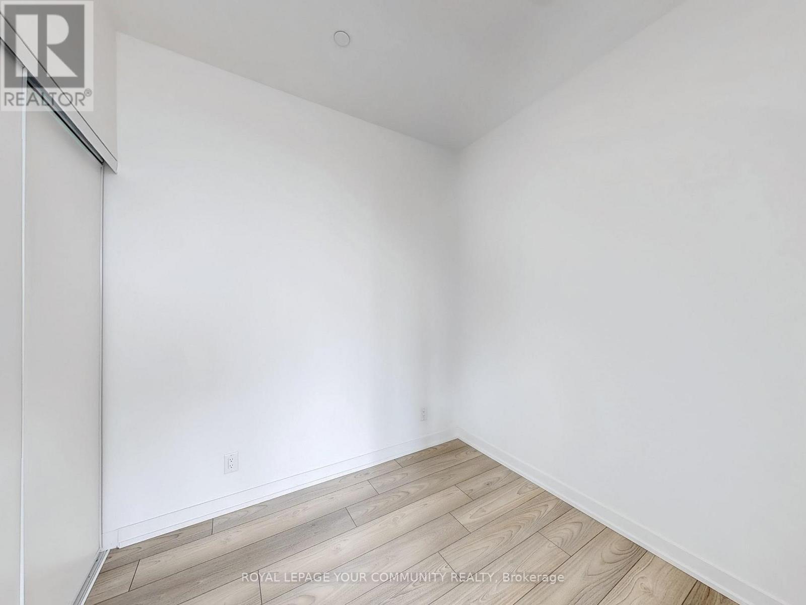 












517 - 285 DUFFERIN STREET

,
Toronto,




Ontario
M6K0J2


