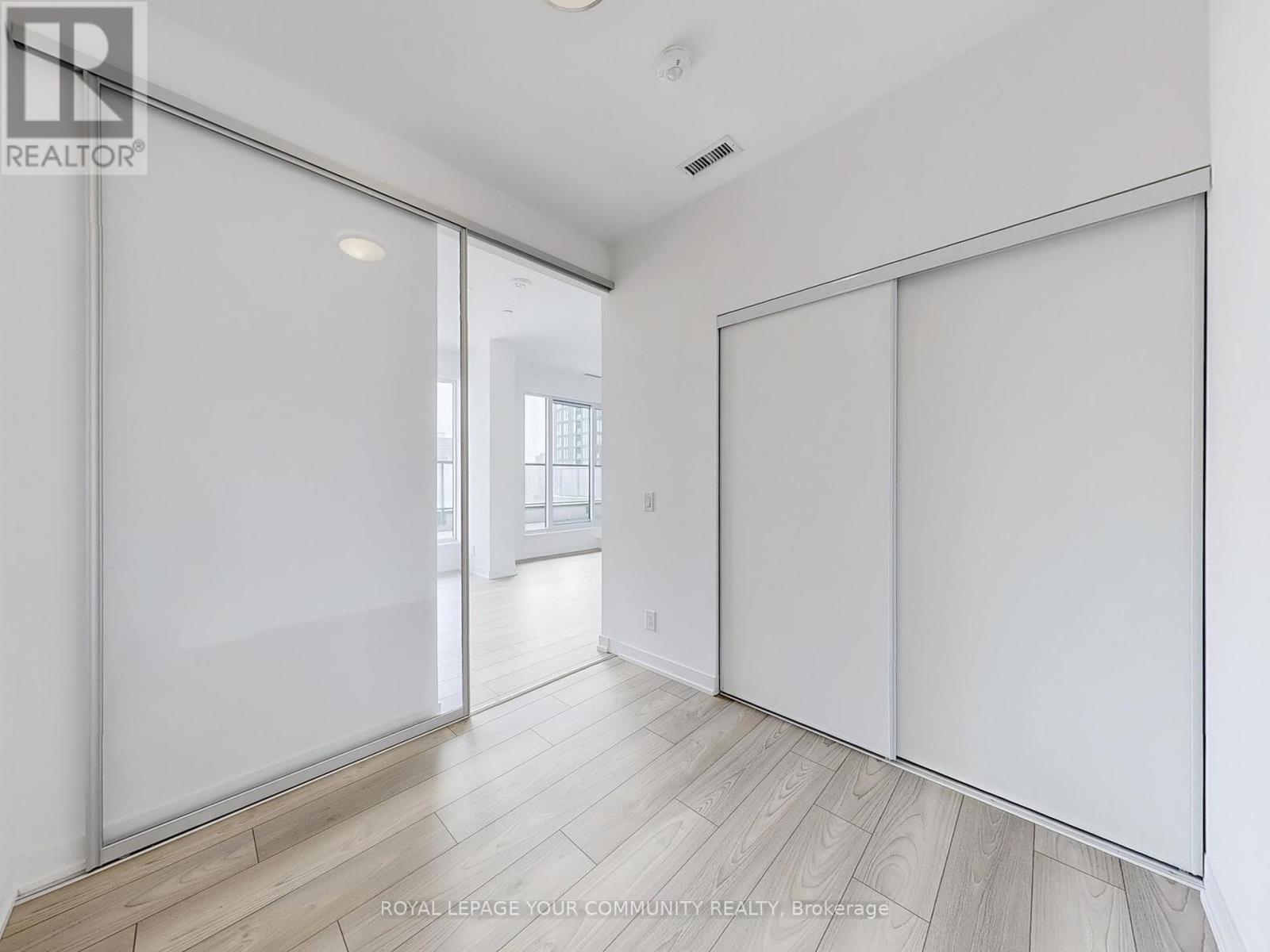 












517 - 285 DUFFERIN STREET

,
Toronto,




Ontario
M6K0J2


