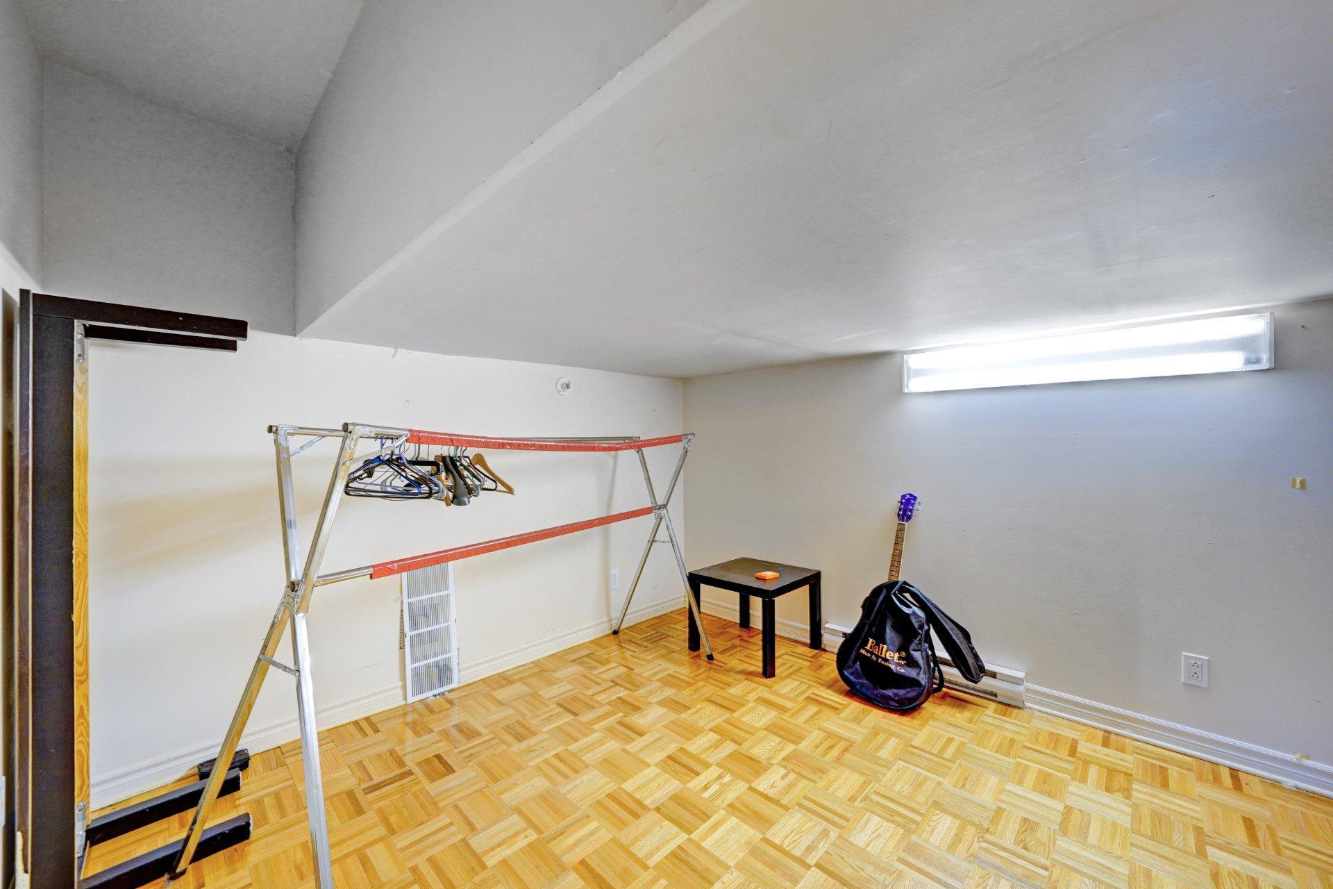 









9181


Crois. Rollin

,
Brossard,




QC
J4X2P7

