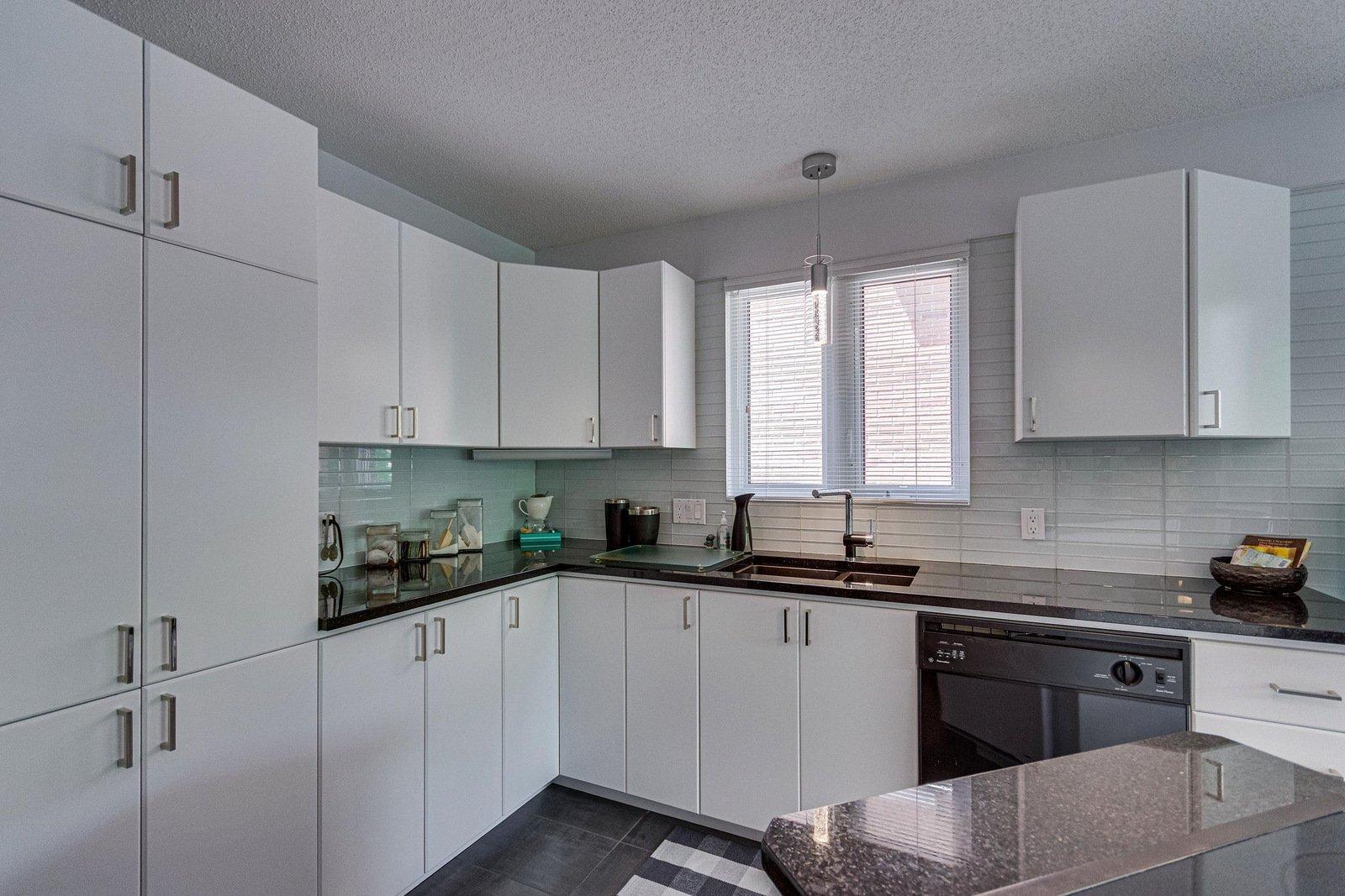 









19


Rue de l'Escalade

,
Gatineau (Hull),




QC
J8Z3N5

