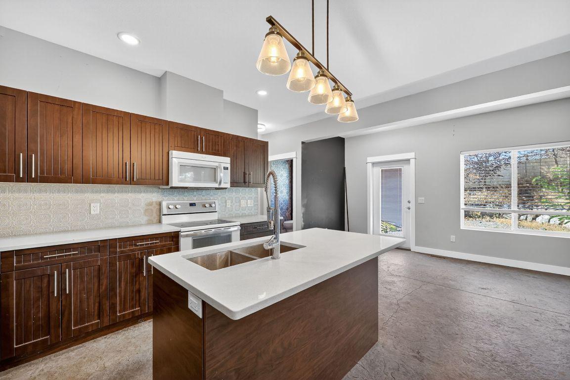 









2043


Elkridge

Drive,
West Kelowna,




BC
V4T 3K1


