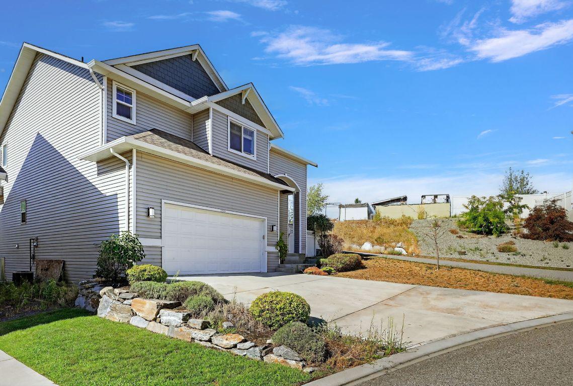 









2043


Elkridge

Drive,
West Kelowna,




BC
V4T 3K1

