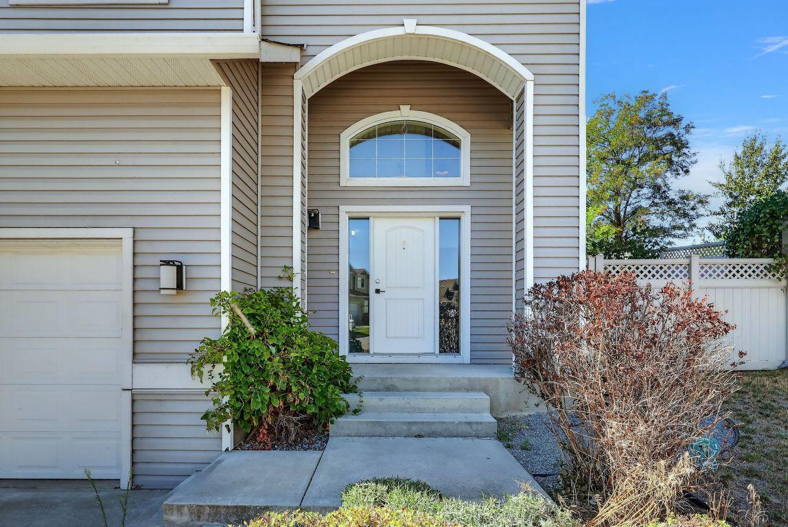 









2043


Elkridge

Drive,
West Kelowna,




BC
V4T 3K1

