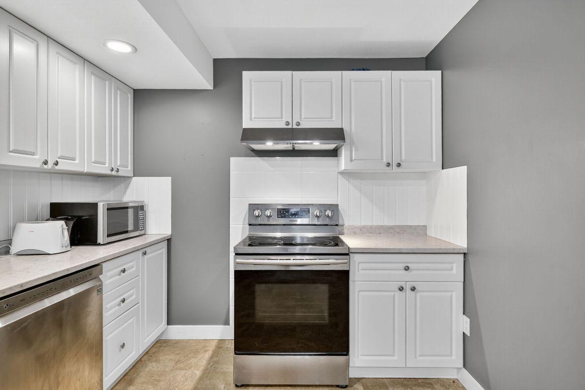 









2043


Elkridge

Drive,
West Kelowna,




BC
V4T 3K1

