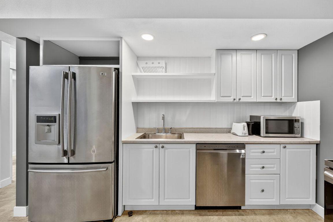 









2043


Elkridge

Drive,
West Kelowna,




BC
V4T 3K1

