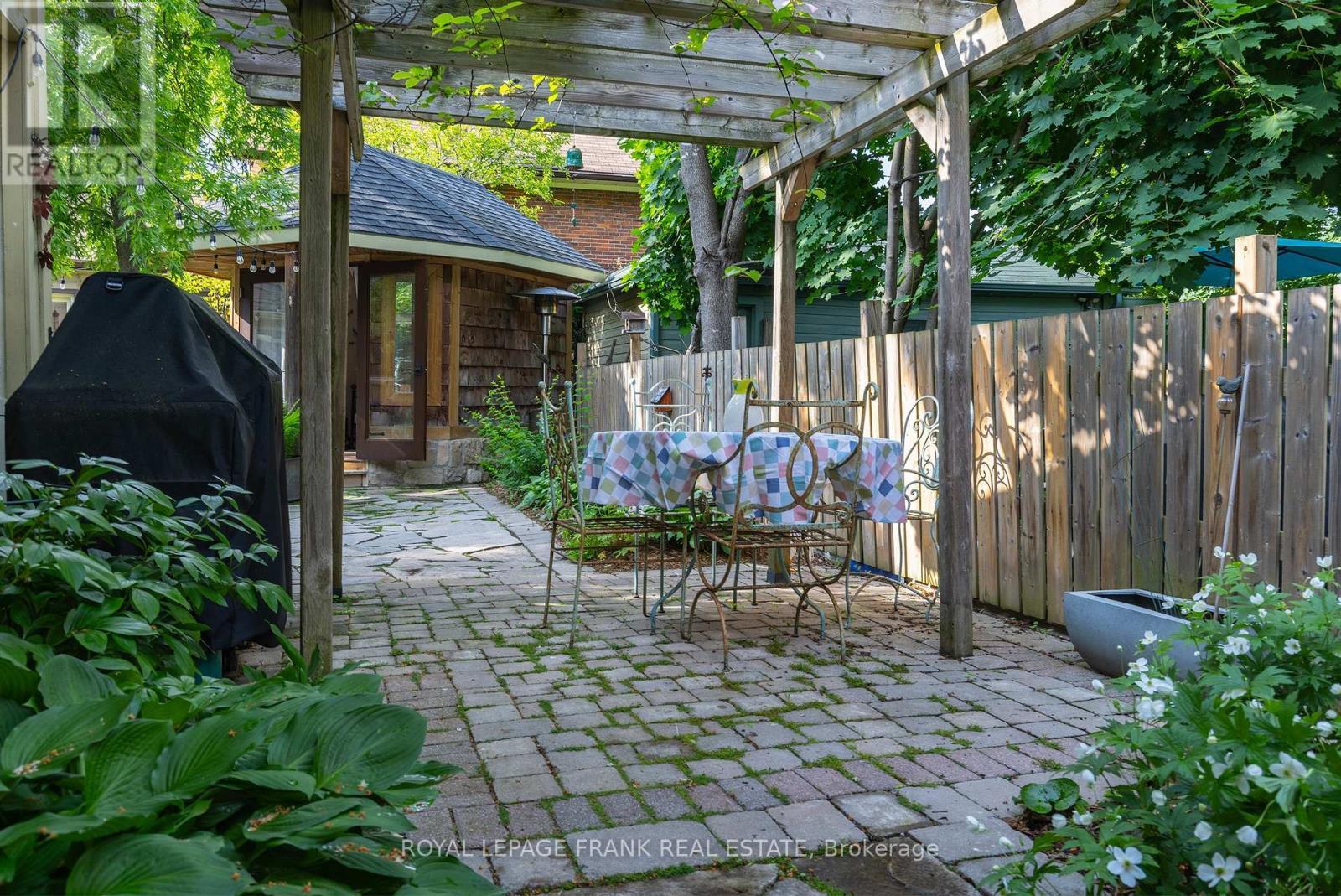 












454 WELLER STREET

,
Peterborough Central (Old West End),




Ontario
K9H2N6

