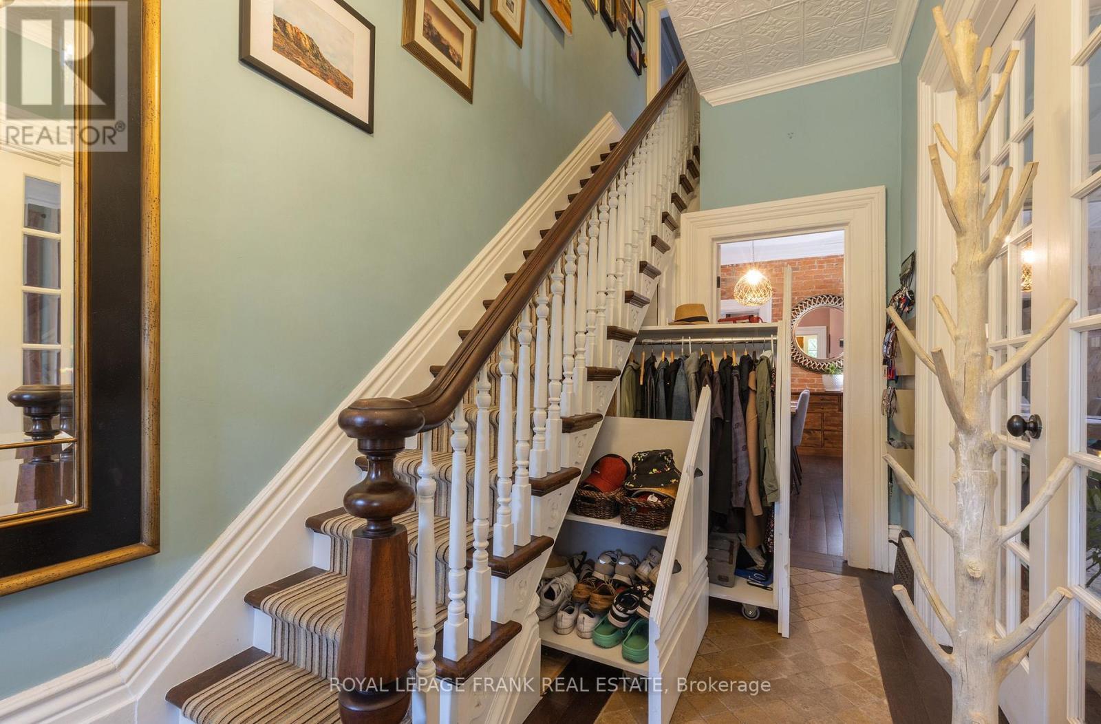 












454 WELLER STREET

,
Peterborough Central (Old West End),




Ontario
K9H2N6

