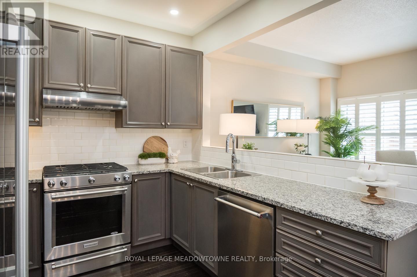 












315 BESSBOROUGH DRIVE

,
Milton,




Ontario
L9T8P5

