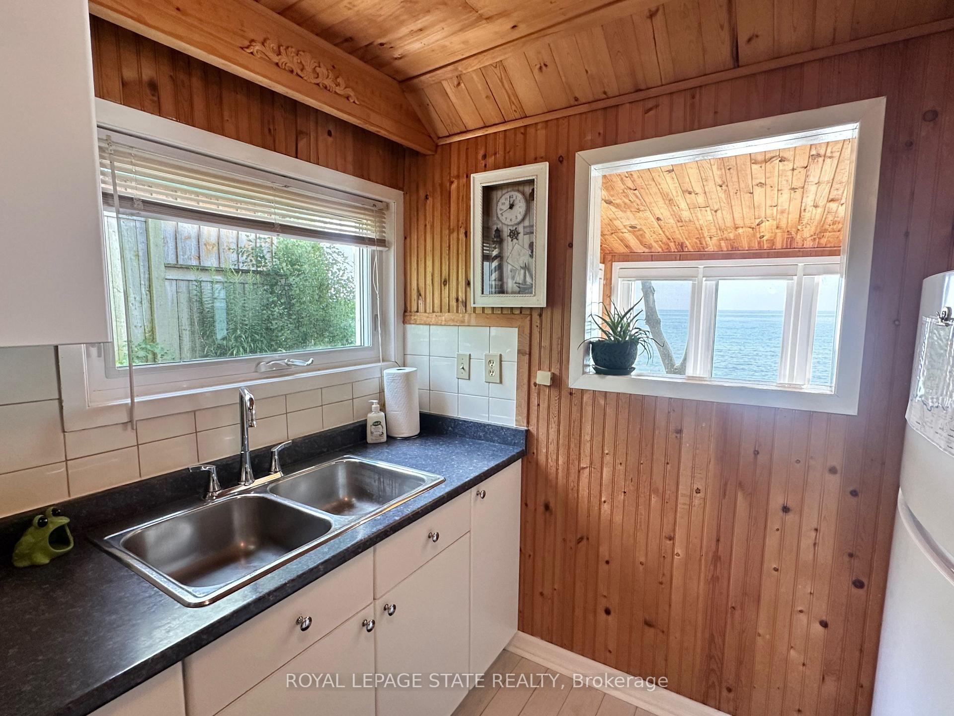 









2110


Lakeshore

Road,
Haldimand,




ON
N1A 2W8

