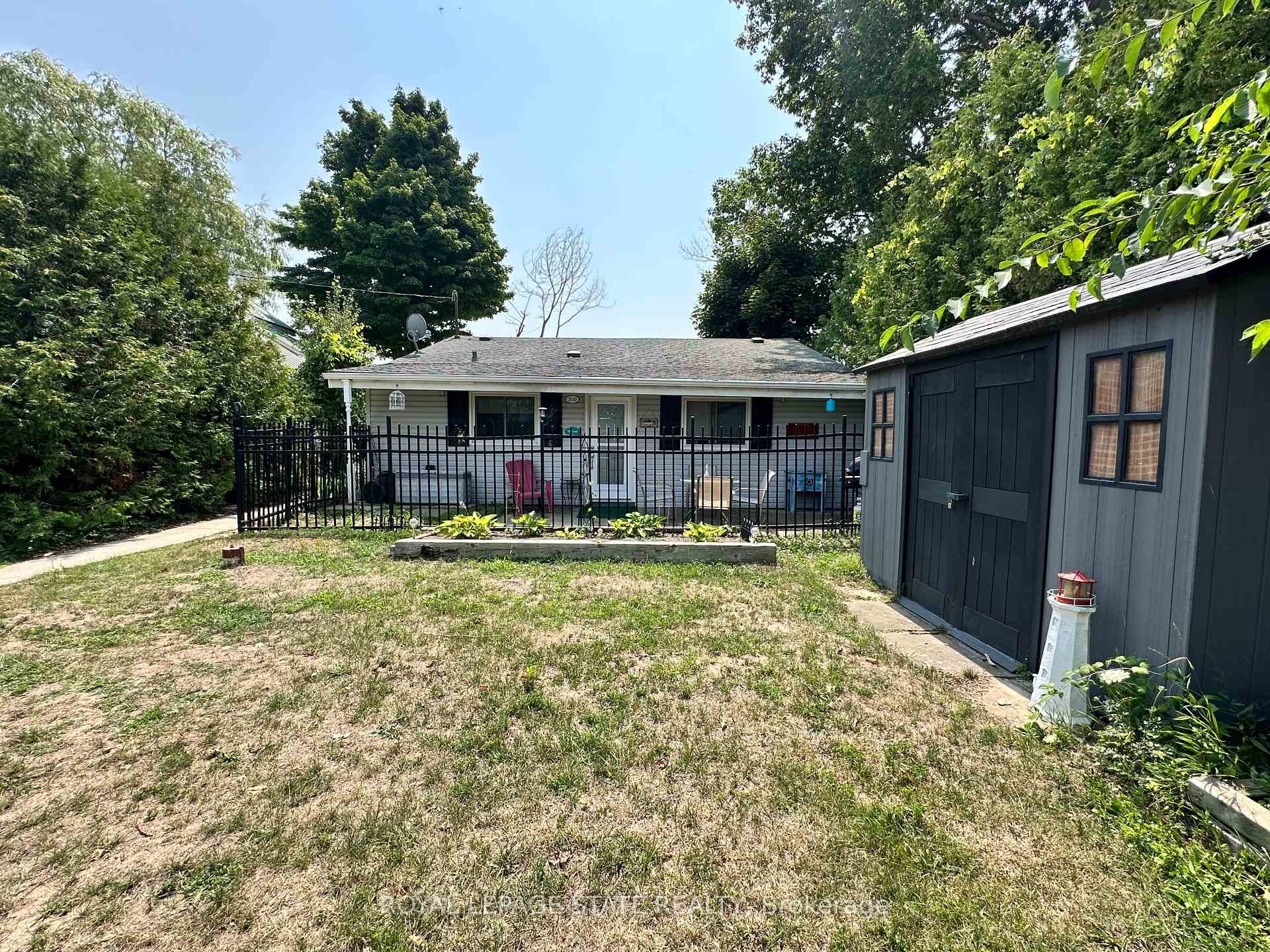 









2110


Lakeshore

Road,
Haldimand,




ON
N1A 2W8

