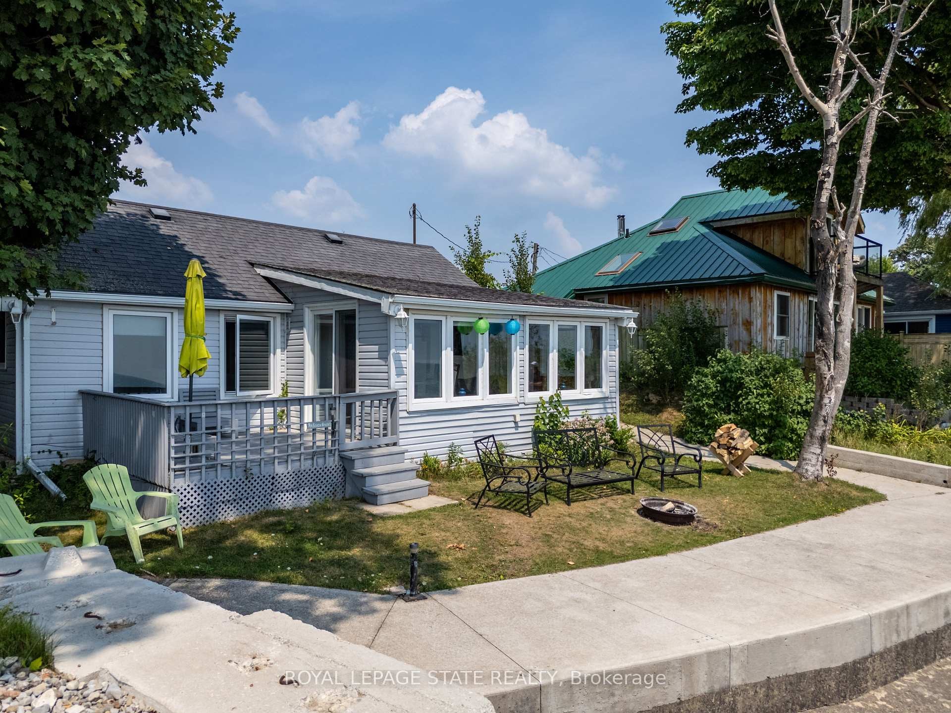 









2110


Lakeshore

Road,
Haldimand,




ON
N1A 2W8

