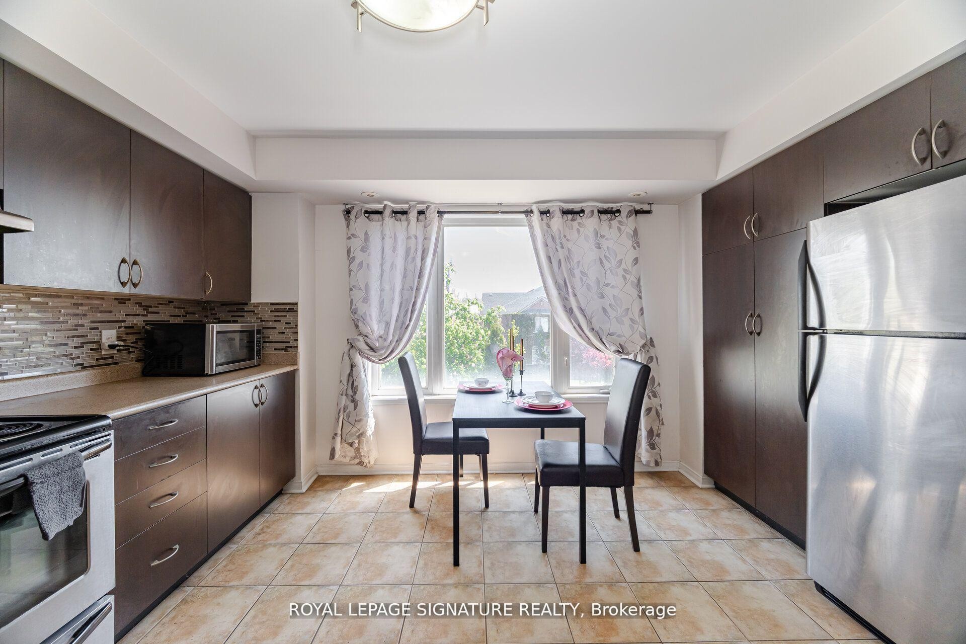 









4855


Half Moon

Grove, 3,
Mississauga,




ON
L5M 8C7

