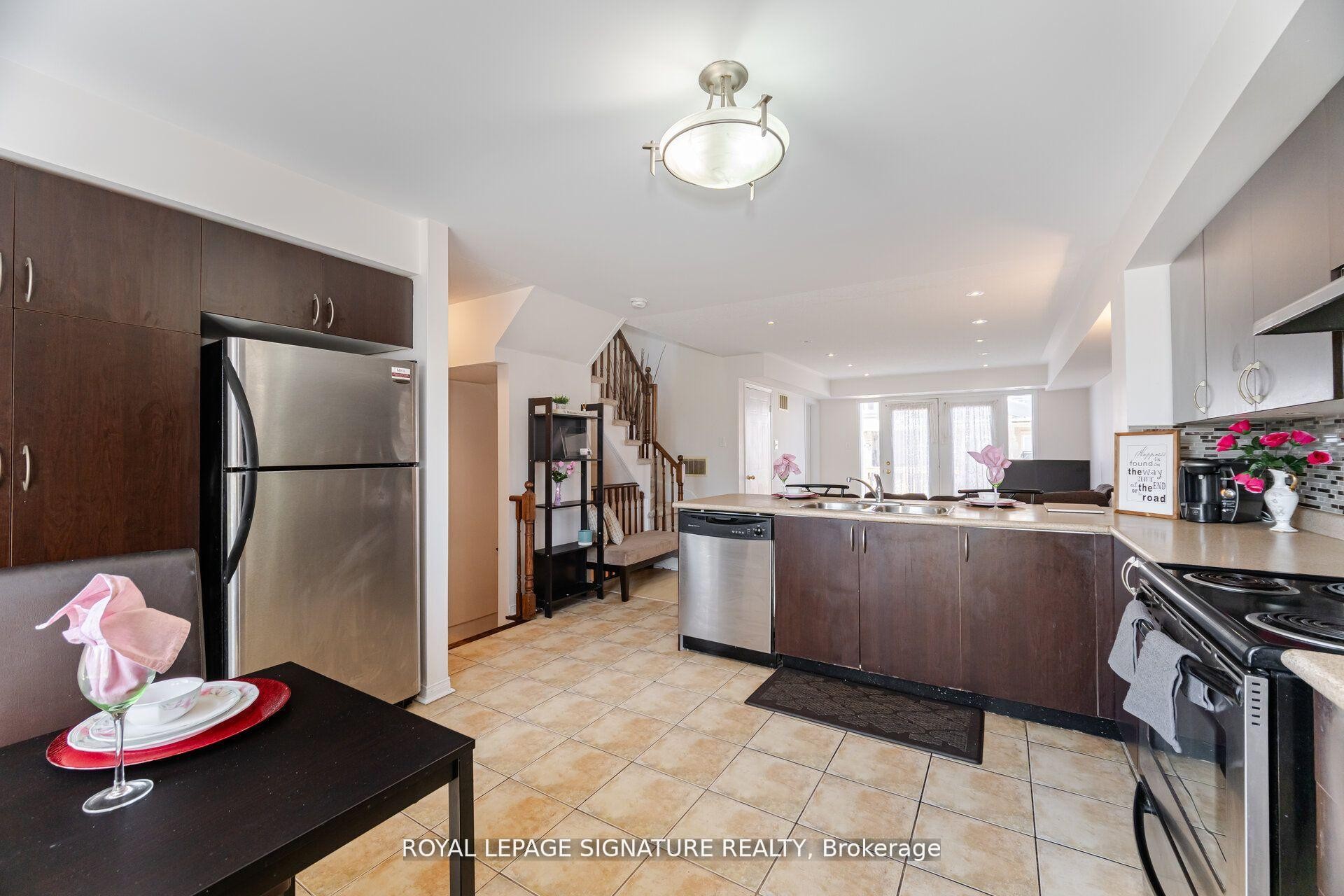 









4855


Half Moon

Grove, 3,
Mississauga,




ON
L5M 8C7

