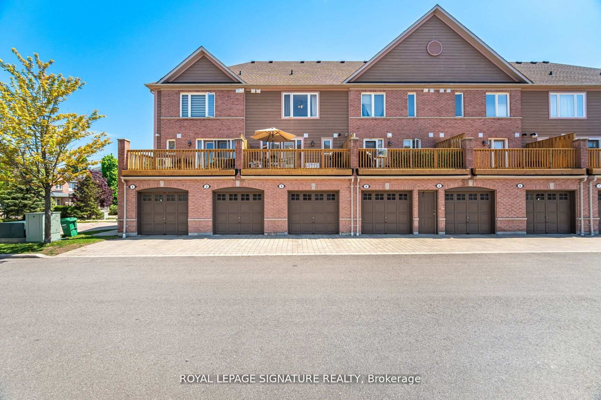 









4855


Half Moon

Grove, 3,
Mississauga,




ON
L5M 8C7

