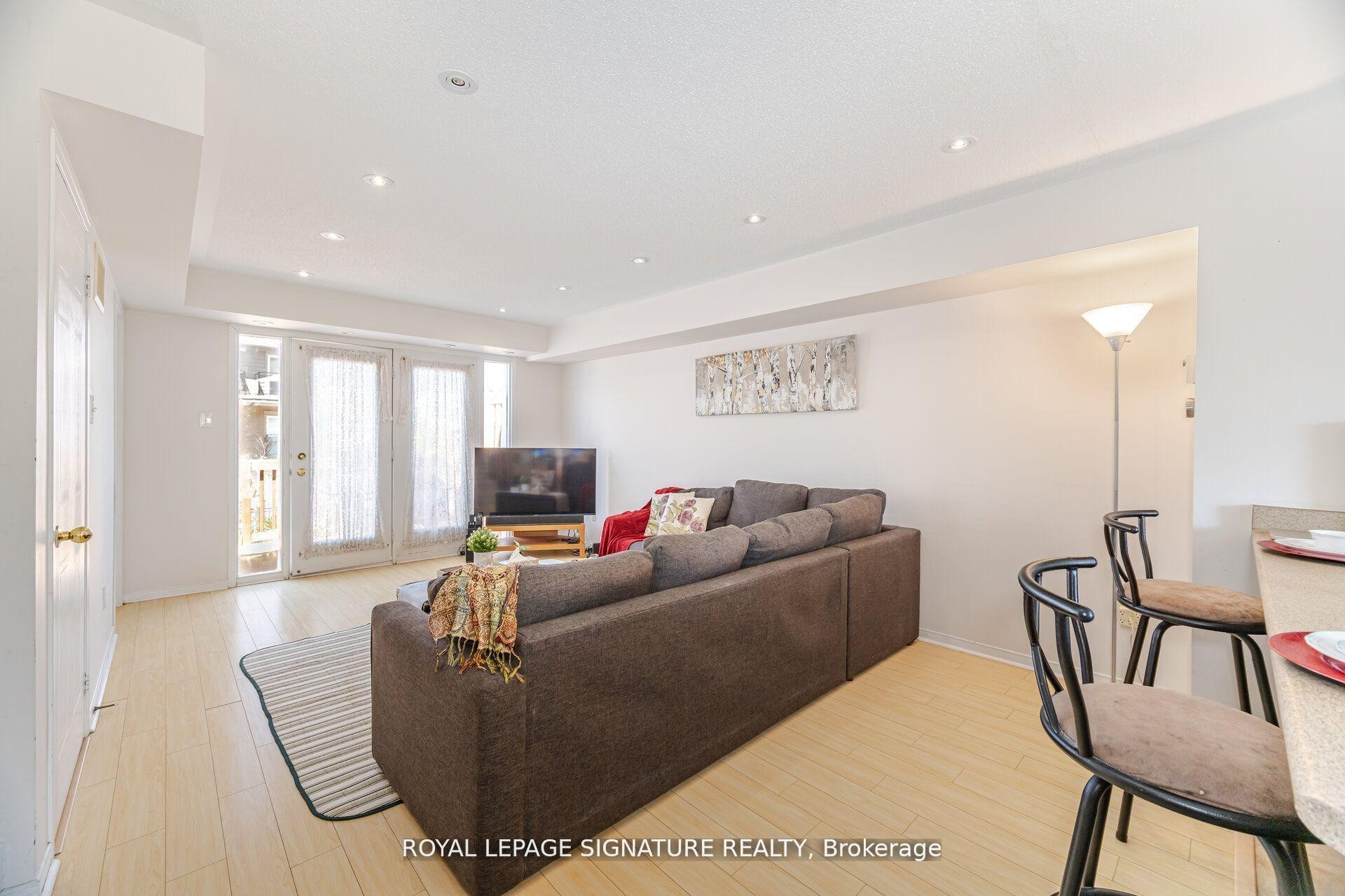 









4855


Half Moon

Grove, 3,
Mississauga,




ON
L5M 8C7

