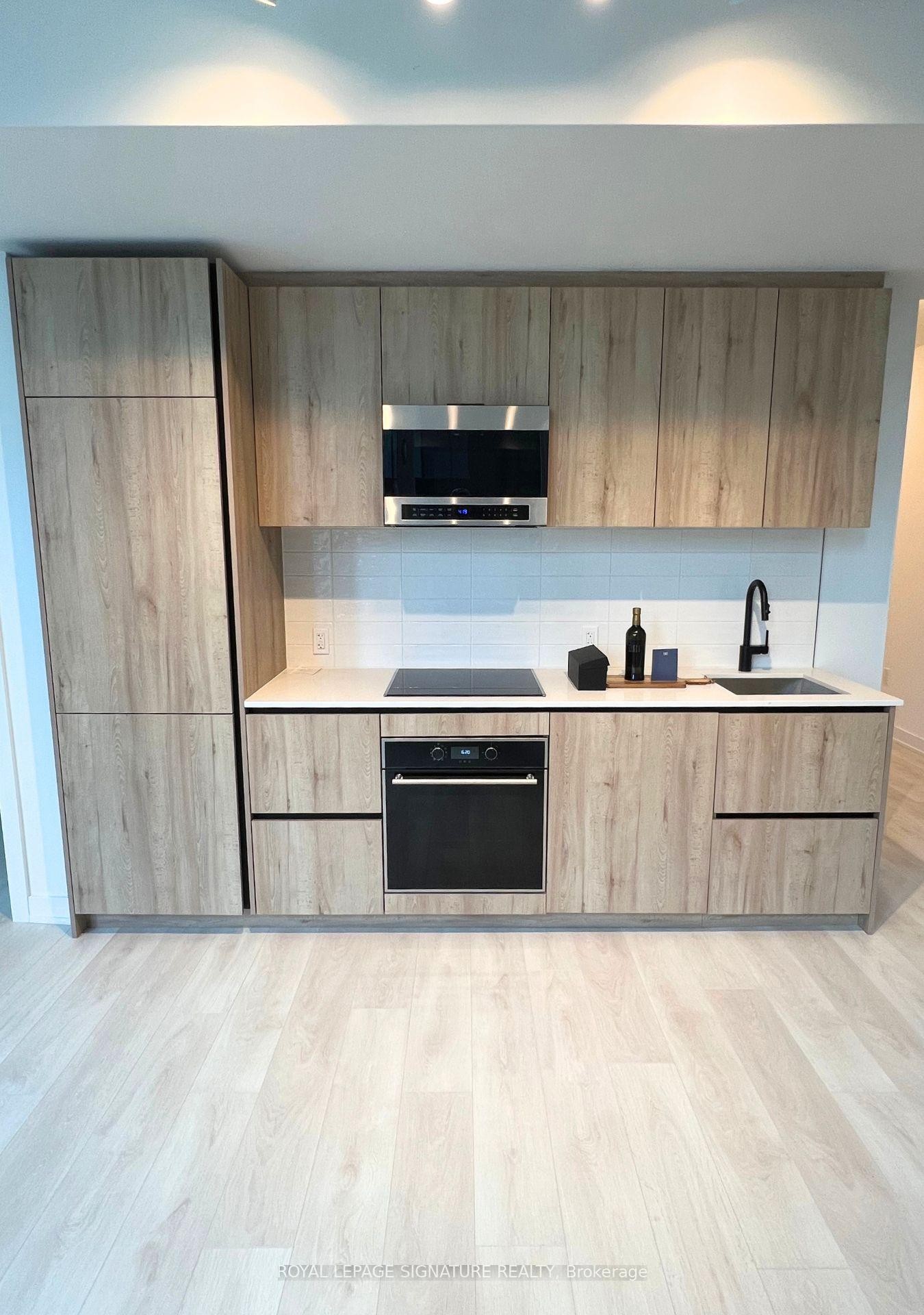 









117


Broadway

Avenue, 1102,
Toronto,




ON
M4P 1V5

