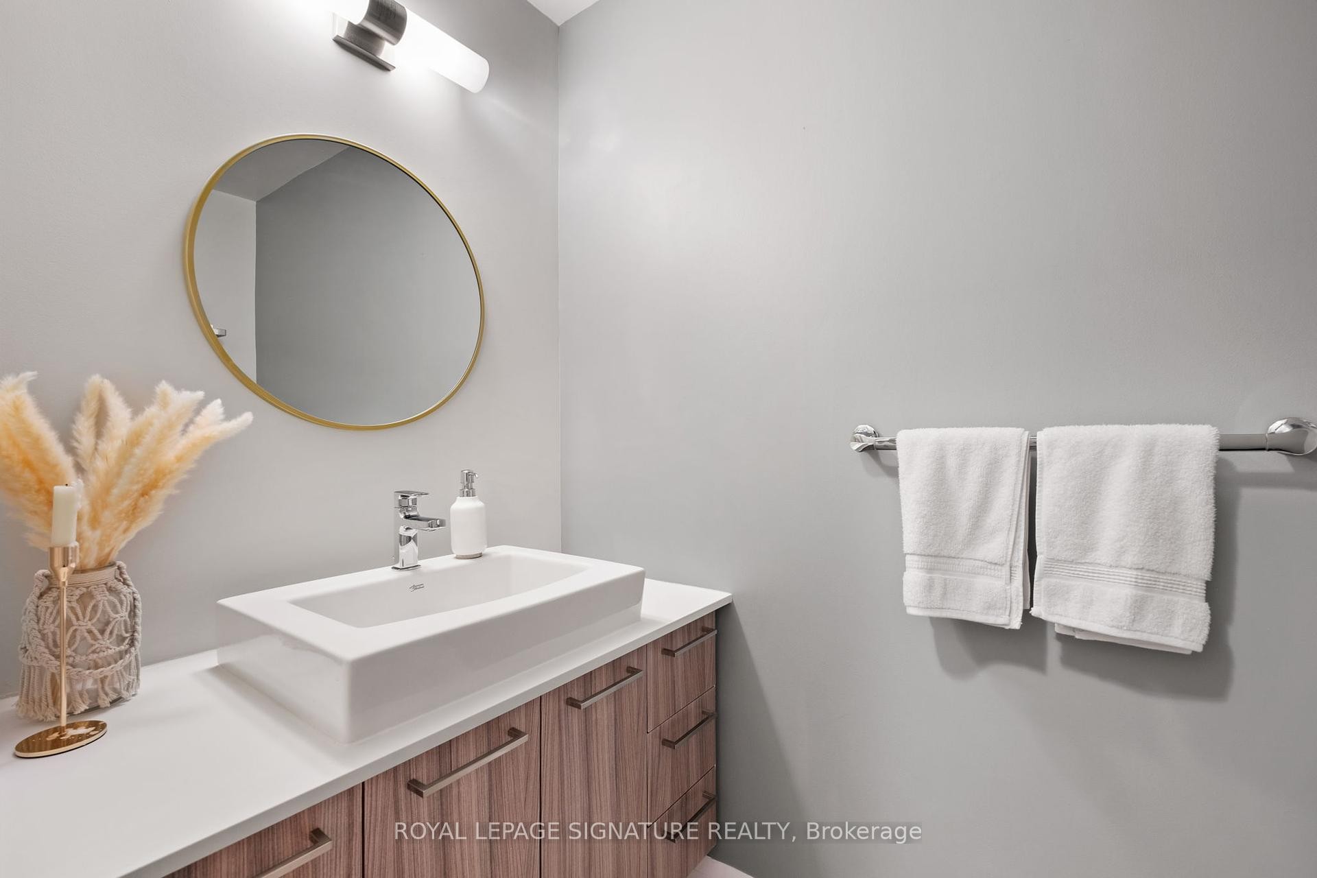 









4800


Highway 7

N/A, 316,
Vaughan,




ON
L4L 1H8

