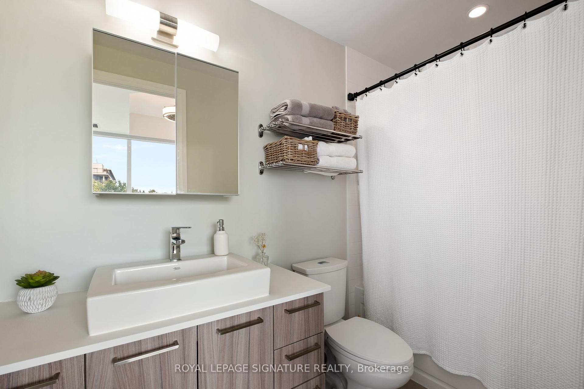 









4800


Highway 7

N/A, 316,
Vaughan,




ON
L4L 1H8

