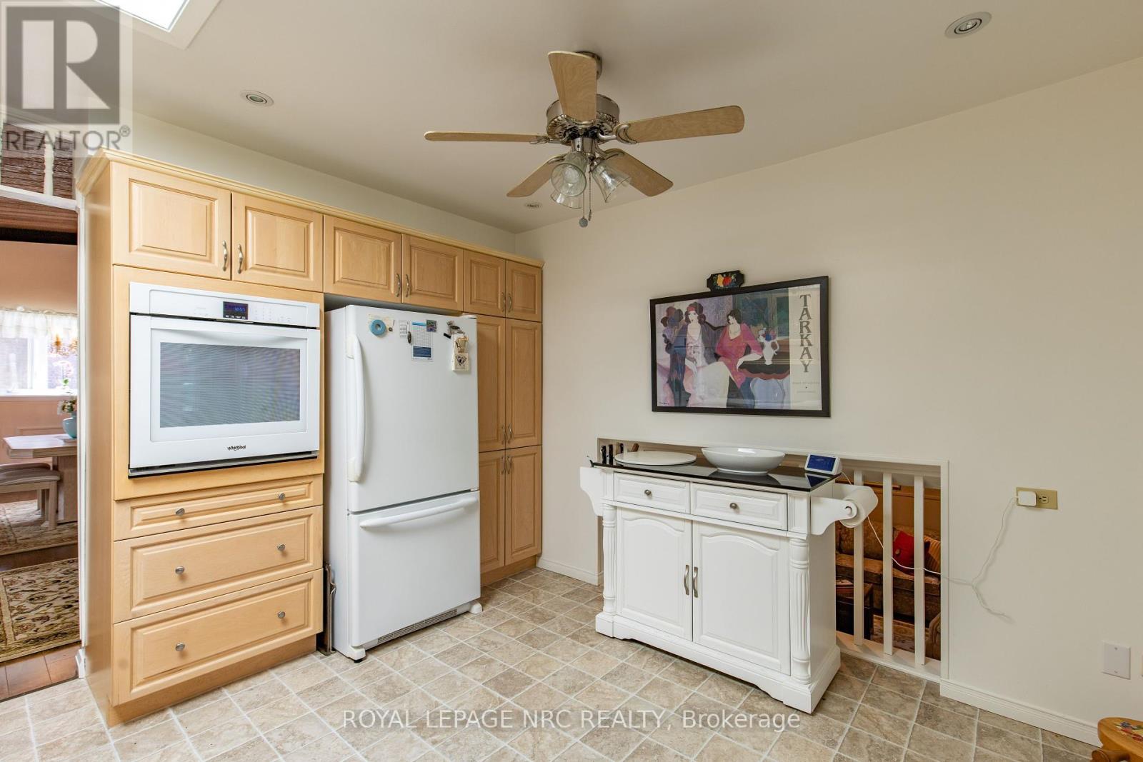 












29 MICHAEL DRIVE N

,
Port Colborne (Sugarloaf),




Ontario
L3K3C4

