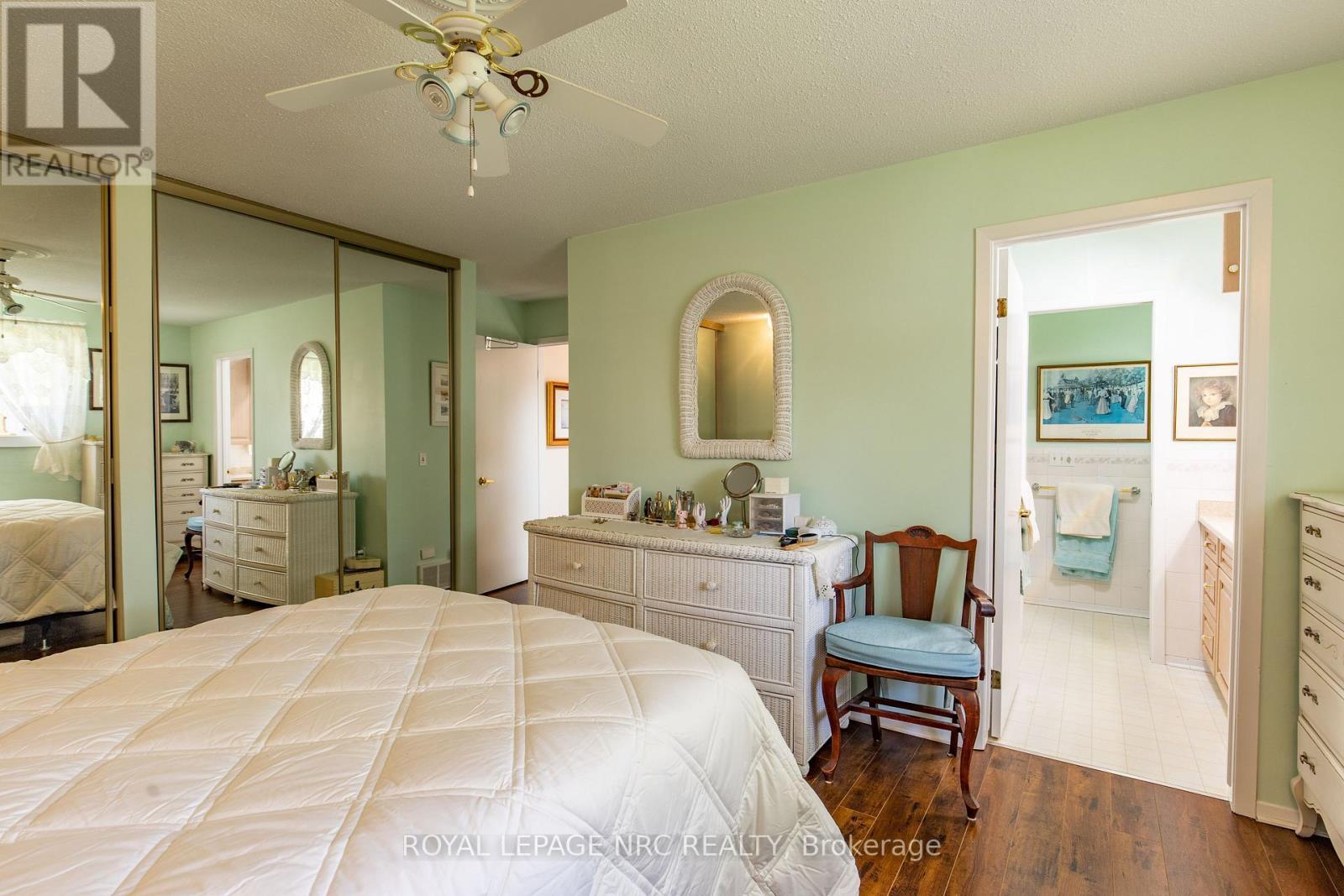 












29 MICHAEL DRIVE N

,
Port Colborne (Sugarloaf),




Ontario
L3K3C4

