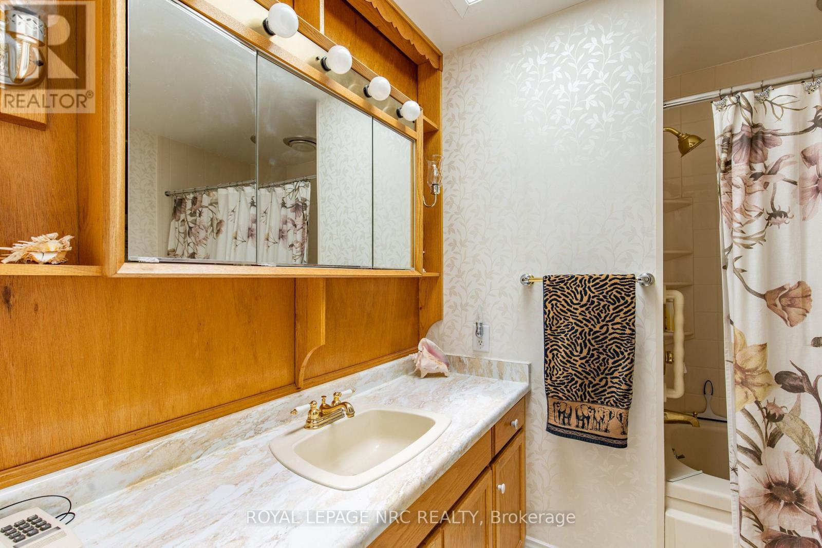 












29 MICHAEL DRIVE N

,
Port Colborne (Sugarloaf),




Ontario
L3K3C4

