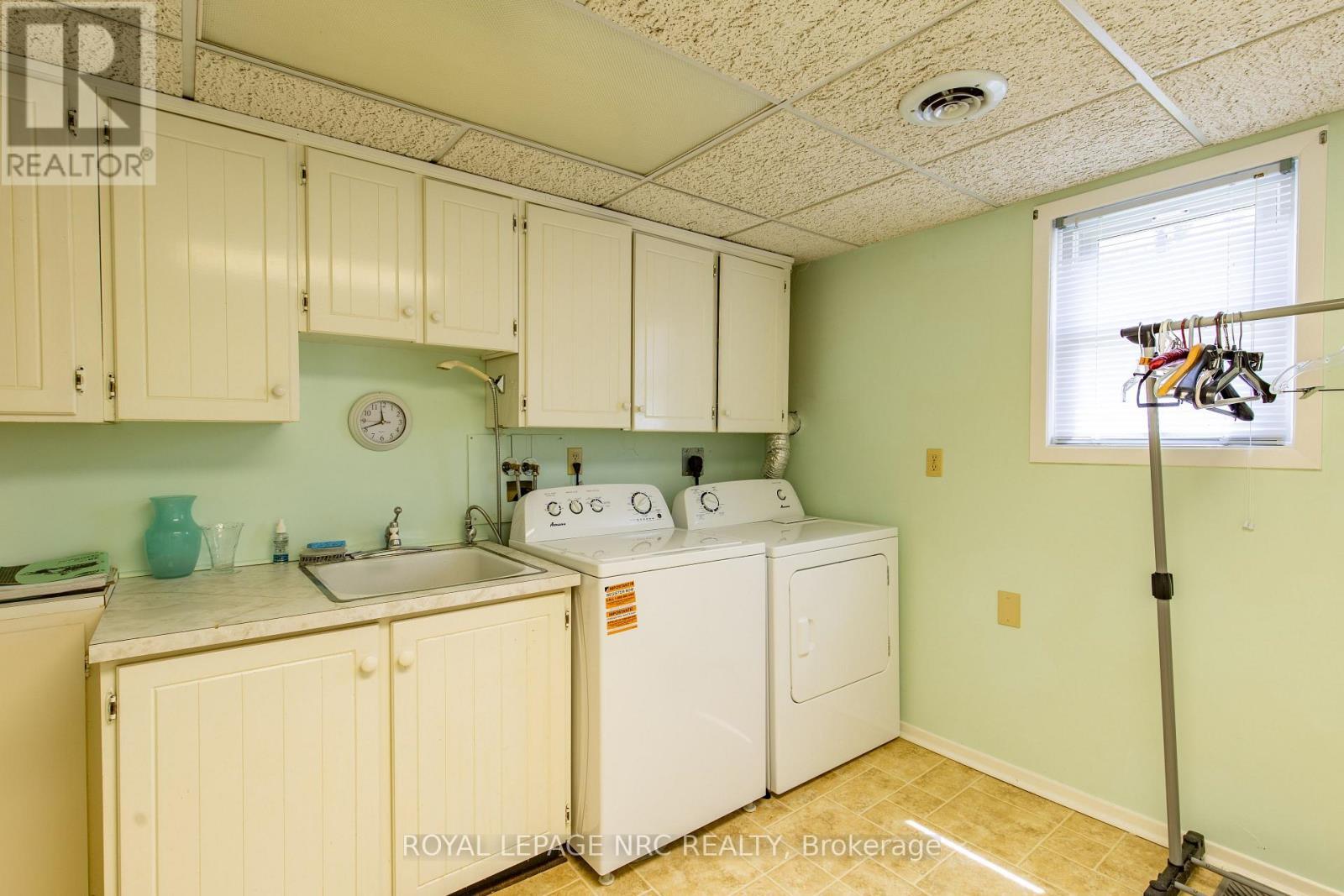 












29 MICHAEL DRIVE N

,
Port Colborne (Sugarloaf),




Ontario
L3K3C4

