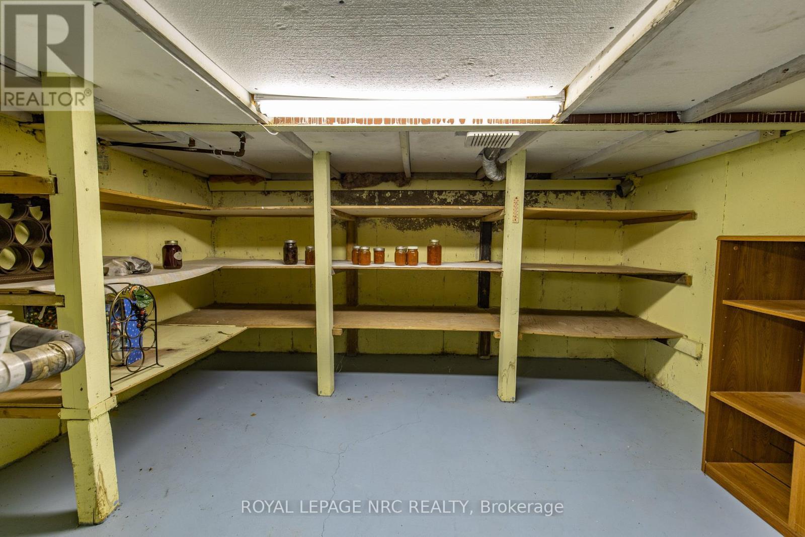 












29 MICHAEL DRIVE N

,
Port Colborne (Sugarloaf),




Ontario
L3K3C4

