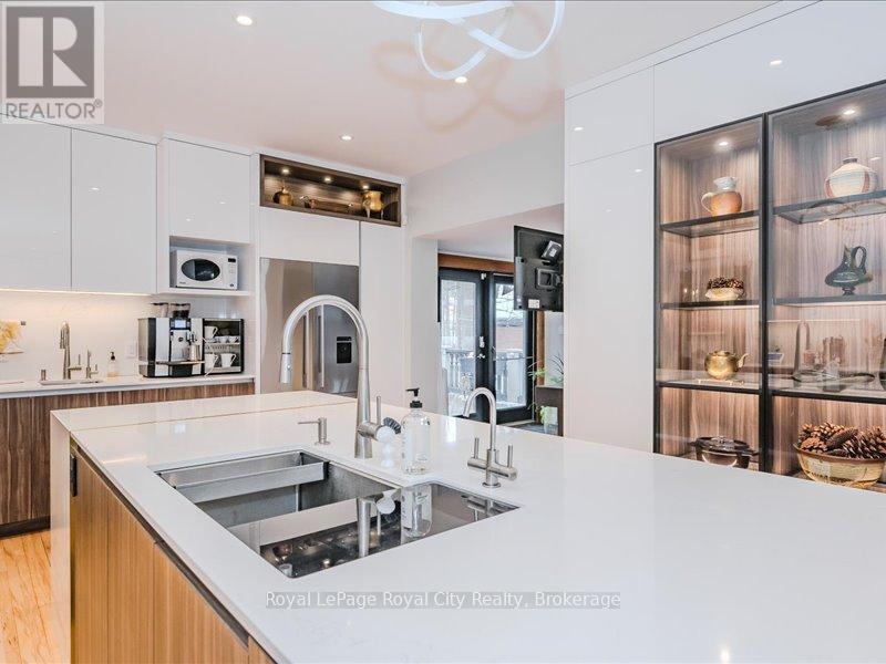 












80 LONDON ROAD W

,
Guelph (Exhibition Park),




Ontario
N1H2B7

