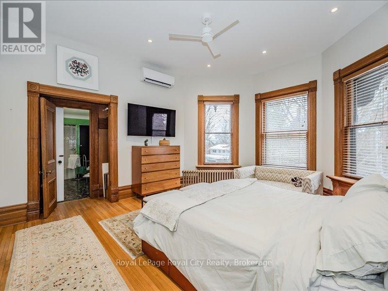 












80 LONDON ROAD W

,
Guelph (Exhibition Park),




Ontario
N1H2B7

