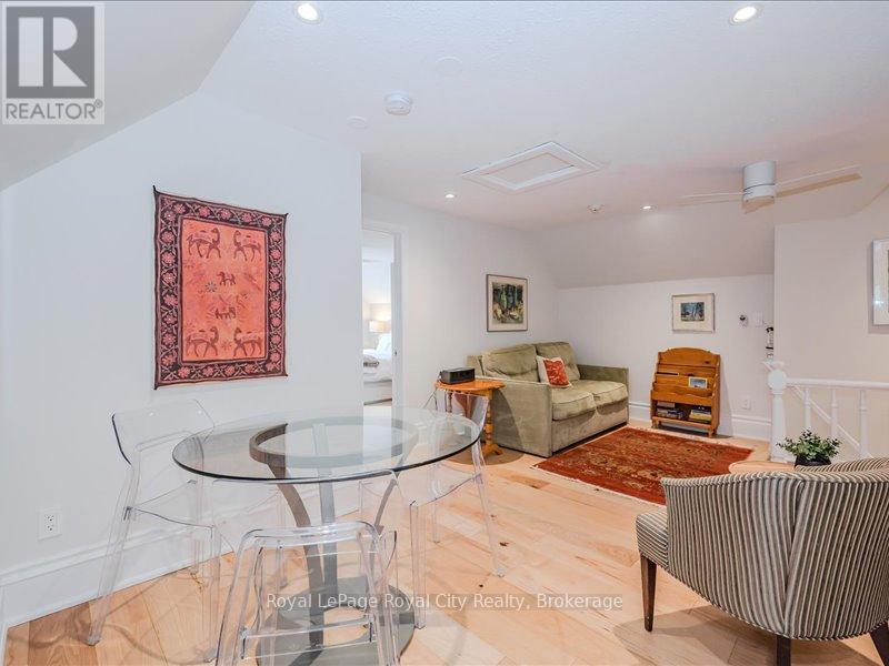 












80 LONDON ROAD W

,
Guelph (Exhibition Park),




Ontario
N1H2B7

