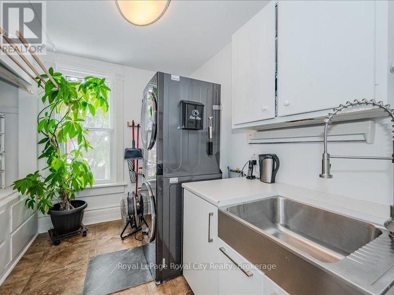 












80 LONDON ROAD W

,
Guelph (Exhibition Park),




Ontario
N1H2B7

