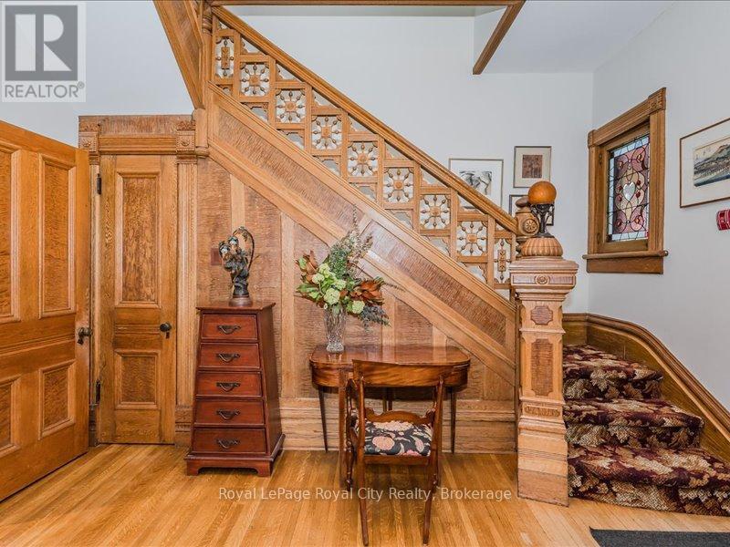 












80 LONDON ROAD W

,
Guelph (Exhibition Park),




Ontario
N1H2B7

