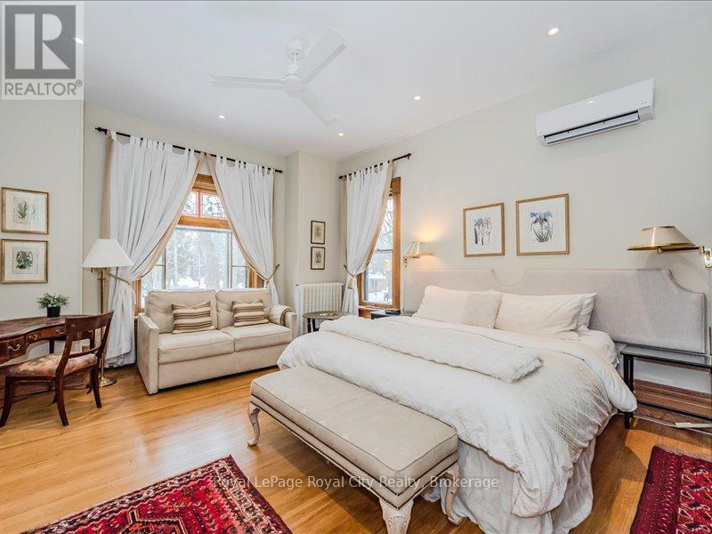 












80 LONDON ROAD W

,
Guelph (Exhibition Park),




Ontario
N1H2B7

