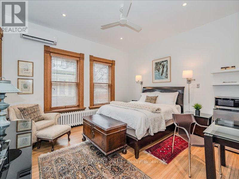 












80 LONDON ROAD W

,
Guelph (Exhibition Park),




Ontario
N1H2B7

