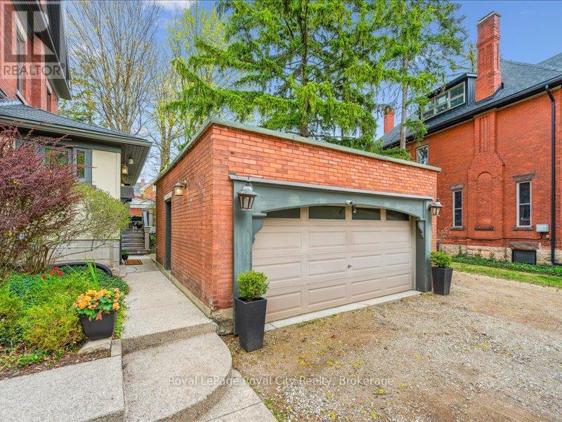 












80 LONDON ROAD W

,
Guelph (Exhibition Park),




Ontario
N1H2B7

