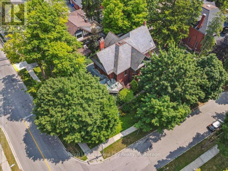 












80 LONDON ROAD W

,
Guelph (Exhibition Park),




Ontario
N1H2B7

