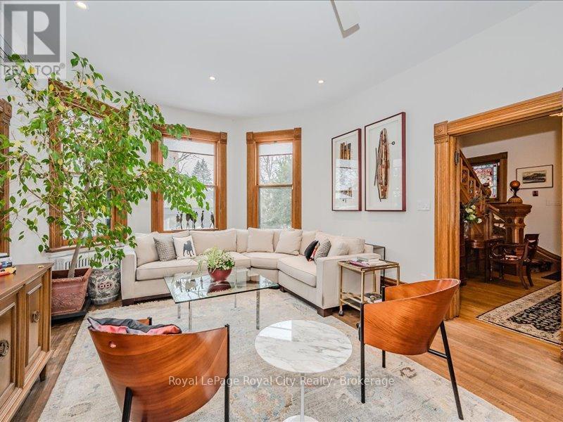 












80 LONDON ROAD W

,
Guelph (Exhibition Park),




Ontario
N1H2B7

