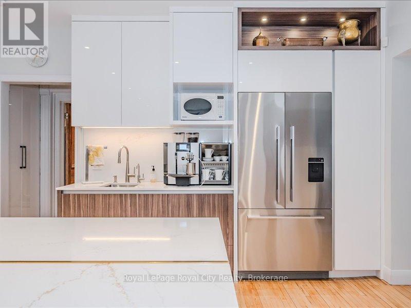 












80 LONDON ROAD W

,
Guelph (Exhibition Park),




Ontario
N1H2B7

