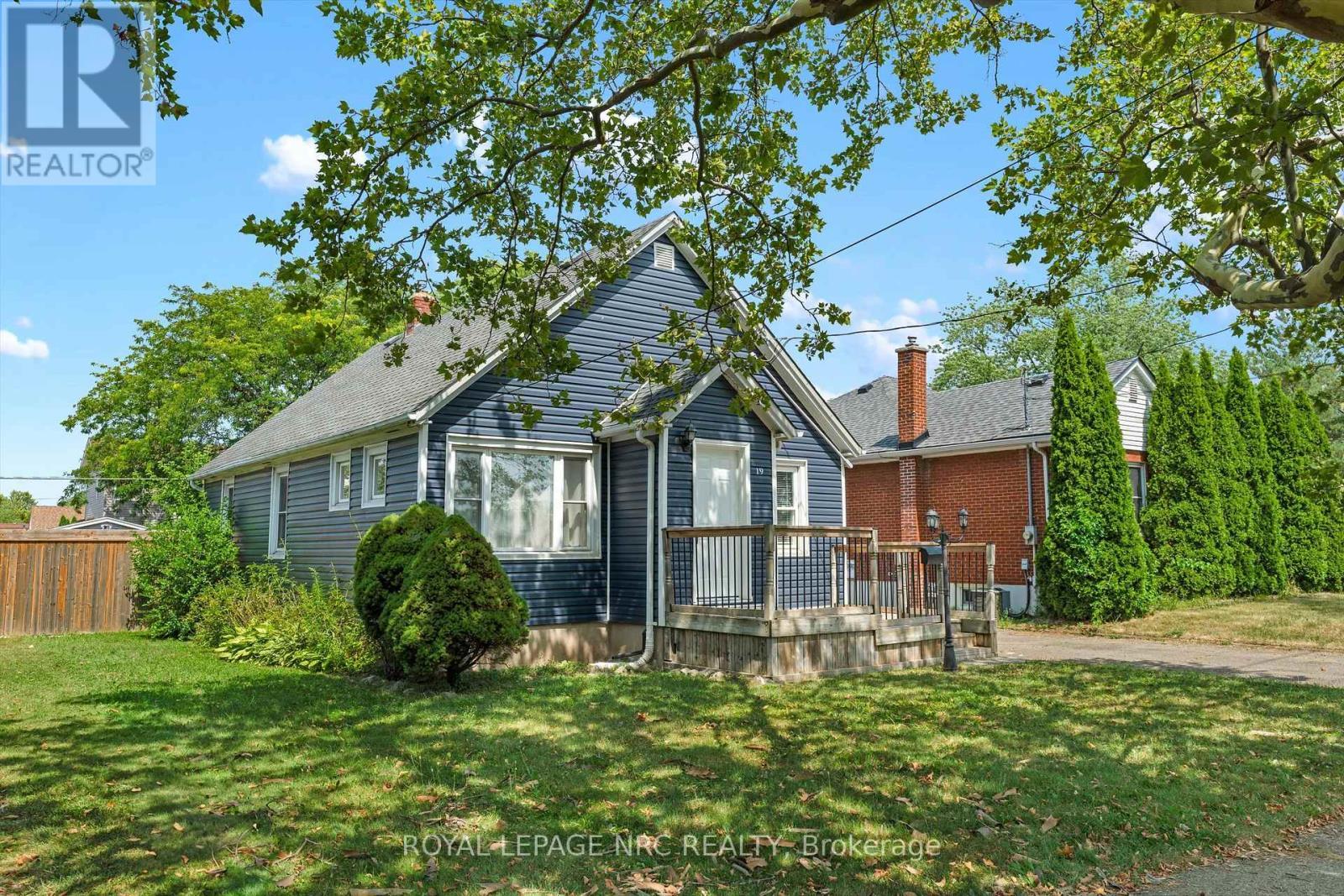 












19 SEYMOUR AVENUE

,
St. Catharines (Secord Woods),




Ontario
L2P1A3

