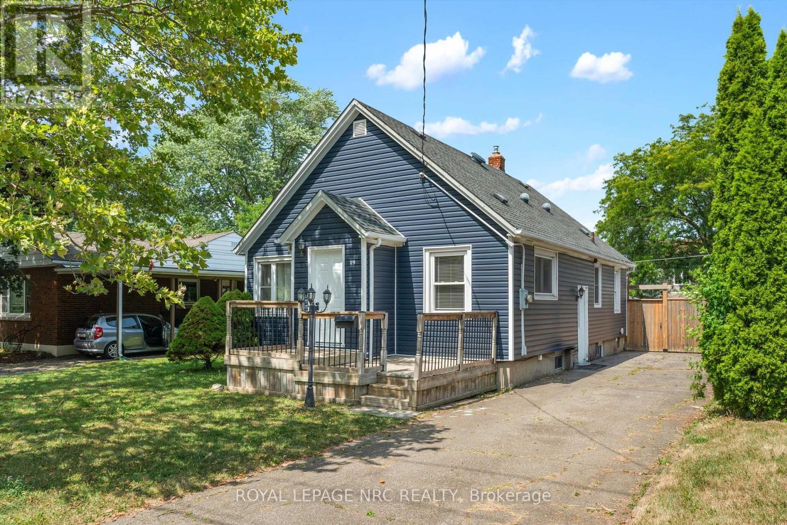 












19 SEYMOUR AVENUE

,
St. Catharines (Secord Woods),




Ontario
L2P1A3

