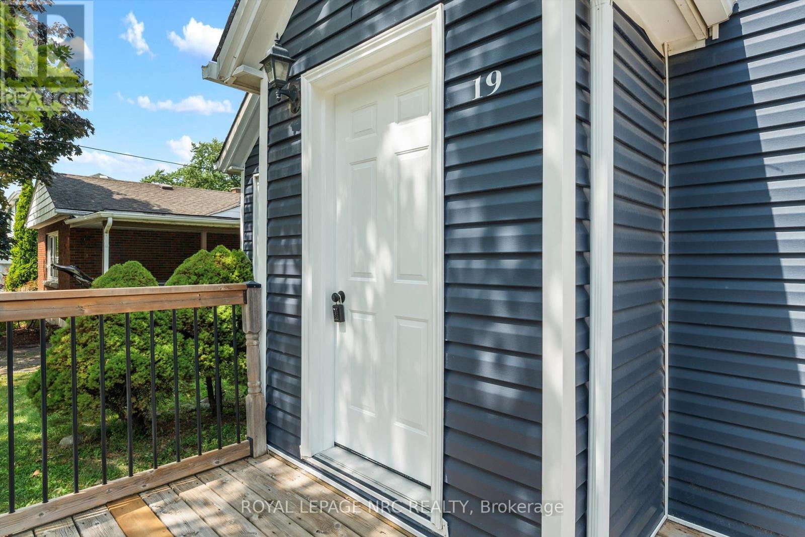 












19 SEYMOUR AVENUE

,
St. Catharines (Secord Woods),




Ontario
L2P1A3

