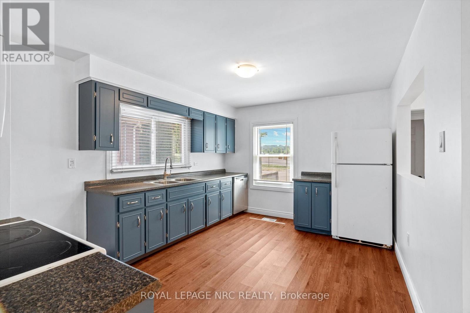 












19 SEYMOUR AVENUE

,
St. Catharines (Secord Woods),




Ontario
L2P1A3

