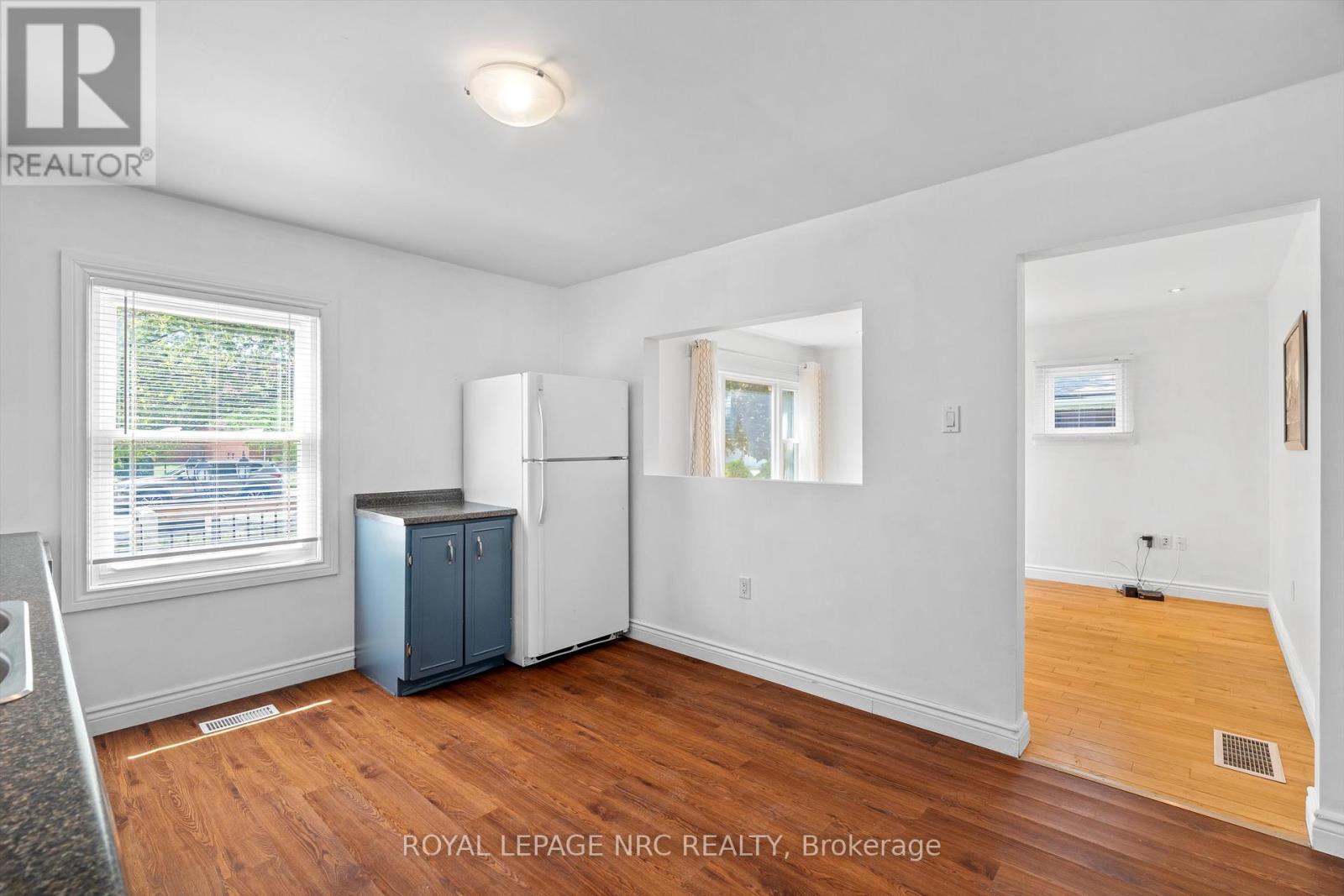 












19 SEYMOUR AVENUE

,
St. Catharines (Secord Woods),




Ontario
L2P1A3

