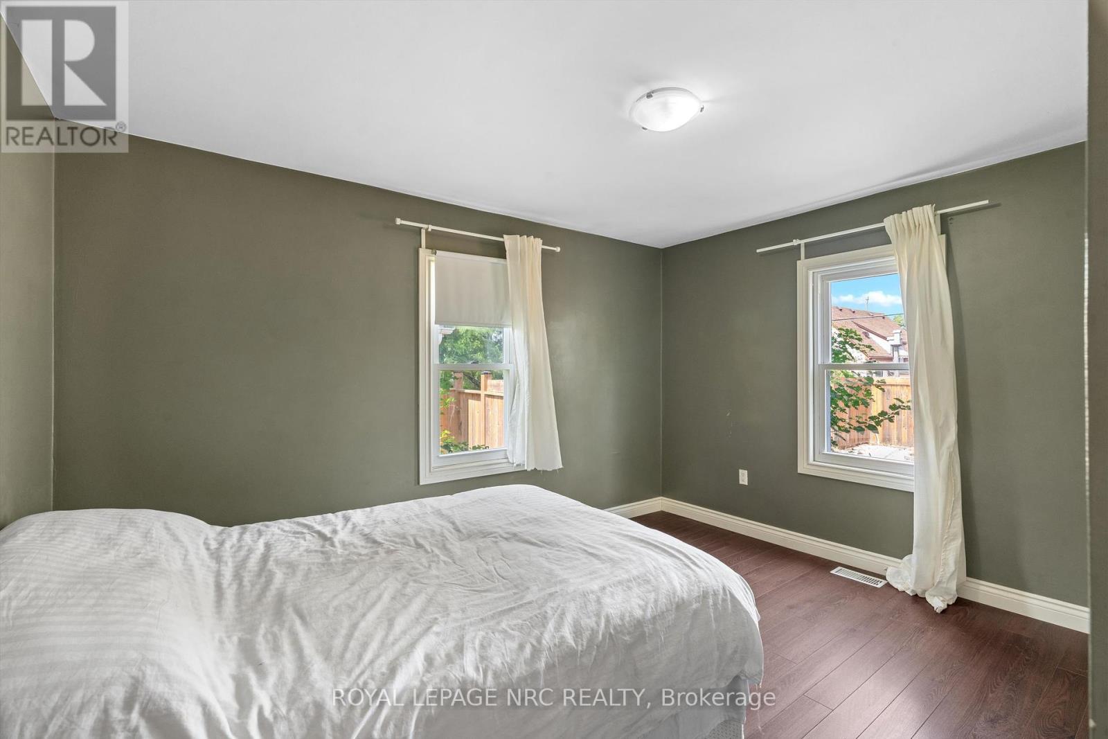 












19 SEYMOUR AVENUE

,
St. Catharines (Secord Woods),




Ontario
L2P1A3

