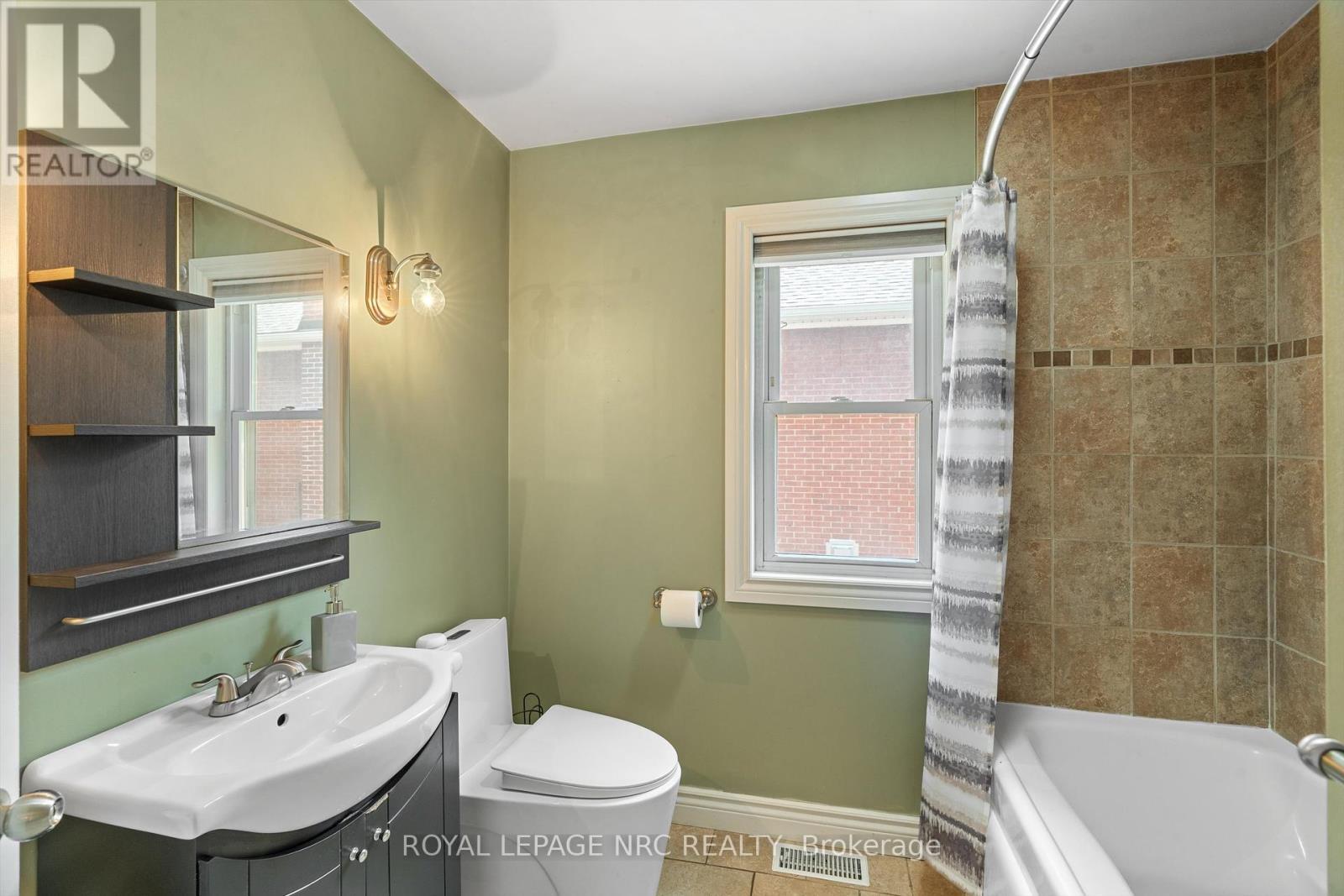 












19 SEYMOUR AVENUE

,
St. Catharines (Secord Woods),




Ontario
L2P1A3

