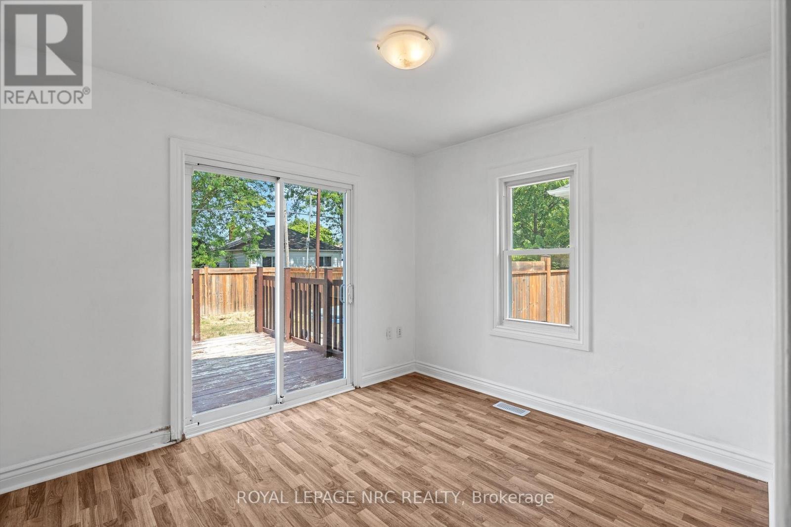 












19 SEYMOUR AVENUE

,
St. Catharines (Secord Woods),




Ontario
L2P1A3

